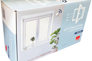  Das Starter Kit u. a. mit Smart Box, Fenstersensor und mobiler App-Anwendung 