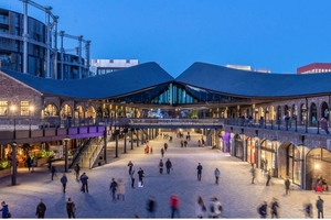  In Coal Drops Yard in London wurden drei weitgehend verfallene historische Gebäude in ein beliebtes Einkaufs- und Gastronomieviertel verwandelt 