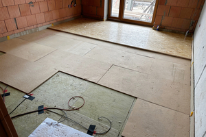  Die Partner bauen eine zweigeschossige Wohnanlage mit 15 geförderten Mieteinheiten, die weder Keller noch Tiefgarage hat und über keine Heizung im klassischen Sinn verfügt 