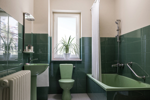  Die klassische Aufteilung in alten Bädern inklusive Badewanne 