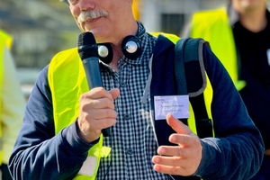  Hannsjörg Pohlmeyer, Leiter des Holzbauclusters Rheinland-Pfalz, rät kommunalen Bestandshaltenden zur Erstellung einer Machbarkeitsstudie im Vorfeld eines seriellen Sanierungsvorhabens 