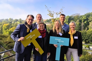  Für Michael Hauer (links), Staatssekretär im Klimaschutzministerium Rheinland-Pfalz, ist die serielle Turnhallensanierung ein Vorzeigeprojekt in Sachen Klimaschutz 