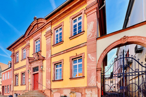  Im Rathaus „Alte Post“ befindet sich unter anderem das Bauamt der Stadt Miltenberg. Mit der Planung, Konfiguration und dem Einbau der digitalen Schließungen wurde auf dem stadteigenen Server auch die zentrale Software zur Verwaltung der Schließanlage installiert 