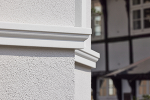  Die Silicon-Fassadenfarbe mit Protect-Einstellung reduziert das Risiko eines Algen- und Pilzbefalls. So bleibt die Gebäudehülle im blassgrauen Farbton lang anhaltend schön 