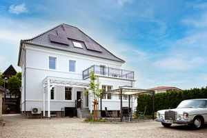  Ein Blickfang in der Meller Innenstadt: Architekt Jan Berkenheide versetzte das Wohn- und Bürogebäude optisch zurück in seine Entstehungszeit. Technisch ist es mit gedämmter Fassade, Photovoltaik-Anlage und Wärmepumpe auf dem neuesten Stand 