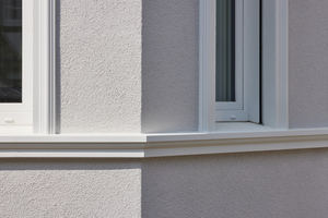  Die Fensterbänke kreierte Joachim Klimke, Technischer Berater von Brillux, mit dem Architekten nach historischem Vorbild. Die Lösung besitzt eine Ablaufneigung nach Norm und alle nötigen technischen Feinheiten 
