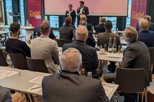  Bauverlags-Mitarbeiter Christian Ippach und Heike D. Schmitt (hd…s agentur für presse- und öffentlichkeitsarbeit) führten durch das Networking-Event im Atlantic Hotel Heidelberg 