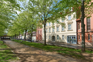  Die grüne Umgebung birgt bei aller Idylle auch Risiken in der Fassadengestaltung – Sporen des umliegenden Baumbestands können die Gebäudehülle verschmutzen 