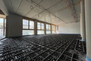  Das PYD Alu Floor Nass System mit Thermoleitblechen und Heizrohren sorgt für flächendeckende Wärmeübertragung 