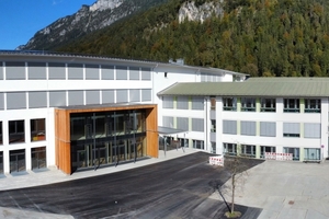  Der neue Anbau der Grund- und Mittelschule Bischofswiesen wurde durch das alte Treppenhaus verbunden 