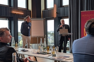  Peter Theissing (l.), Geschäftsführer KS-Original GmbH, und Benno Tillmann (r.), Bau- und Liegenschaftsbetrieb NRW, stellten ein Urban-Mining-Projekt im Hochschulbau vor 