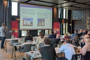  Links: Robert Lotz (NHW) berichtete über Erfahrungen aus Recycling-Aufstockungen in Kelsterbach und Mörfelden-Walldorf 