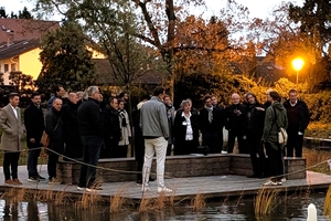  Leuchtturmprojekt in Kooperation mit der TU Darmstadt: Das aufgefangene Regen- und Grauwasser der Gebäude im Quartier fließt gereinigt zurück in die Haushalte und speist eine Teichanlage 