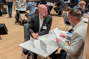  Auf Tuchfühlung gehen: Aufmerksamkeit wecken, Kontakte knüpfen und Geschäfte anbahnen 