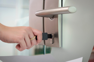  In modernen Einrichtungen, die speziell auf die Anforderungen des Betreuten Wohnens zugeschnitten sind, sorgt eine flexible Zutrittsorganisation für Sicherheit und Komfort 