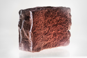  Durch die stabförmige Zellstruktur kann der Blähglasschotter bei Belastung zyklische und dynamische Lasten bestens aufnehmen. Durch die Wasseraufnahme von bis zu 50 Masseprozent bietet der Baustoff die ideale Grundlage für den klimaadaptiven Städtebau 