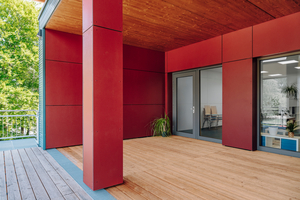  Die Mittagsbetreuung an der Karl-Lederer-Schule setzt an der Fassade kräftige Farbakzente 