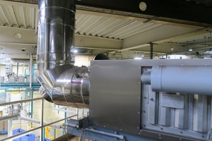  Ausgehend von der bestehenden senkrechten Abgasanlage wurde bei Miele im Werk Oelde ein Abzweig zum Wärmetauscher errichtet, um das Abgas von 250 °C auf 115 °C herunterzukühlen 