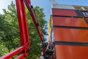  Die Vorfertigung ermöglicht eine wetterunabhängige Produktion und reduziert Abfälle 