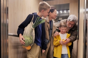  Der maschinenraumlose Aufzug ist heute ein zentraler Bestandteil moderner Gebäudeinfrastruktur und unterstützt Komfort, Flächeneffizienz und einen zuverlässigen Gebäudebetrieb 