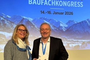  Der Chefredakteur a.i. des BundesBauBlatts Michael Schuster mit Natalie Häntze...  