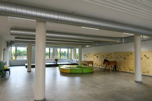  Auch der Innenbereich, hier die Aula, wurde grundlegend neu gestaltet 