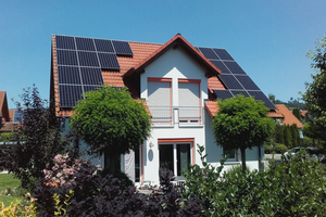  So einfach wie im Einfamilienhaus mit der eigenen Photovoltaikanlage ist es im Mehrparteienhaus mit der Abrechnung leider nicht – doch es gibt einen Weg durch die Wärmebereitung 