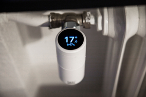  Gradgenaue Temperatureinstellungen und Heizzeitpläne je Raum können individuell gesteuert werden 