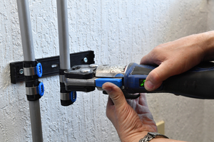  Der Werkzeugansatz erfolgt bei der Lateralverpressung nur noch seitlich am Rohr 