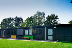  Mit dem Gebäude der Kita Beekerkamp in Containerbauweise konnte das ambitionierte Ziel der Stadt Mönchengladbach erreicht werden, pünktlich zum neuen Kindergartenjahr ein neues Kinderhaus zu realisieren 