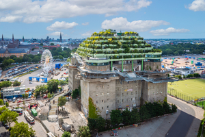  Mit seiner Begrünung verbessert der Hochbunker das (Groß-)Stadtklima 