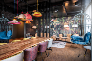  Vielfältige Oberflächen, Farben und Designs bilden das Gesamtkonzept 