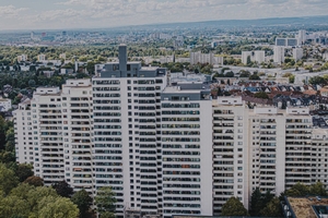  Die neue Keramikfassade macht den Gebäudekomplex zukunftsfähig 