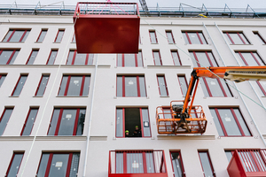  Insgesamt 757 Balkone wurden vom Stahlbauunternehmen vorgefertigt, um dann just-in-time zum jeweiligen Montagefenster auf die Baustelle geliefert zu werden 