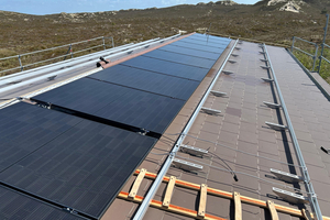  Für die Installation der Anlage auf dem Dach wurden Solar-Trägerpfannen von Fleck als Grundlage gewählt 