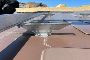  Die Solar-Trägerstütze wird aus VA-Stahl gefertigt. Die Halterung ist verstellbar 