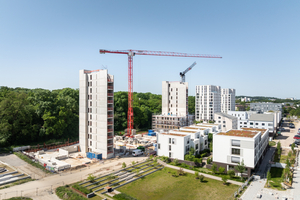  Die Betonkerne der beiden Hochhäuser kamen zuerst und brauchten bei der Erstellung doppelt so lange pro Geschoss wie der Holzbau, der pro Geschoss lediglich eine Woche braucht 