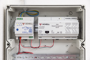  Der SWS-Server vernetzt die elektronischen Armaturen zu Spülgruppen und löst Stagnationsspülungen automatisch aus 