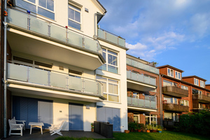  Für ein angenehmes Wohnklima – auch in stark bewohnten Gegenden – sorgen moderne Fenster mit verlässlichen Schallschutz- und Sicherheitswerten 