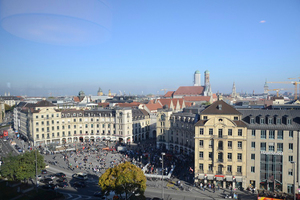  Der Münchner Stachus : Die unterirdische Fußgängerpassage wird von mehr als 30.000 Personen pro Stunde frequentiert 