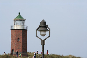  Bronze-Leuchte vor dem Leuchtturm in Kampen  