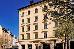  Neben einer neuen Dacheindeckung und der Fassadensanierung erhielt das Gebäude auch neue Holzdenkmalfenster 