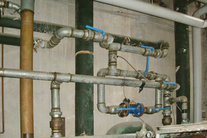 Risiko Metallkontamination: Kaltwasserleitungen aus verzinktem Stahl führen häufig, Warmwasserleitung sogar zwangsläufig zur Lochkorrosion und oftmals auch zur chemischen Belastung des Trinkwassers 