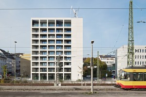  Das sanierte Wohnhochhaus ist jetzt ein markanter Blickfang direkt am Pforzheimer Hauptbahnhof 