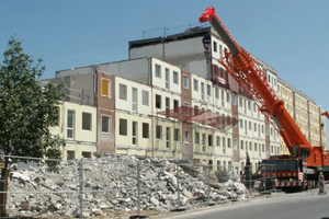  Abriss eines Plattenbaus in Dresden Gorbitz 