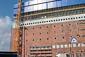  Bestandsfassade der im Bau ­befindlichen Elbphilharmonie, der ehemalige Kaispeicher A 