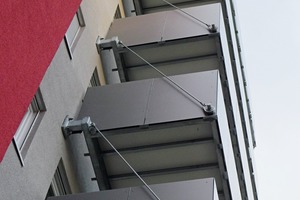  Die neuen Stahlbalkone sind weitgehend wärmebrückenfrei vor die Fassade gehängt 