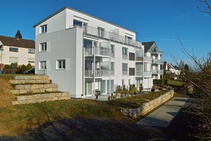  Das attraktive Mehrfamilienhaus der WWG zeichnet sich durch eine besonders energieeffiziente Bauweise aus. Mieter schätzen die sonnige Lage mit herrlichem Ausblick und genießen hohen Wohnkomfort bei gleichzeitig sehr niedrigen Energiekosten 