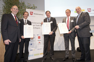  (v.l.n.r.) Walter Hirche (Juryvorsitzender Niedersächsischer Außenwirtschaftspreis und Niedersächsischer Wirtschaftsminister a. D.), Harald Vogelsang (Hugo Vogelsang Maschinenbau GmbH, Gewinner des Niedersächsischen Außenwirtschaftspreises in der Sonderkategorie "Großunternehmen"), Heinz-Jürgen Bertram (Symrise AG), Herbert Holtgreife (Solarlux Aluminium Systeme GmbH), Jörg Bode (Niedersächsischer Minister für Wirtschaft, Arbeit und Verkehr)  