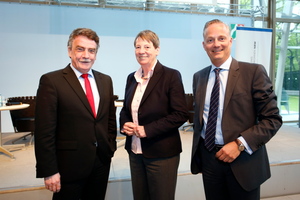  Sind sich einig (v.l.): NRW-Bauminister Michael Groschek, Bundesbauministerin Barbara Hendricks und Alexander Rychter, Verbandsdirektor des VdW Rheinland Westfalen.  